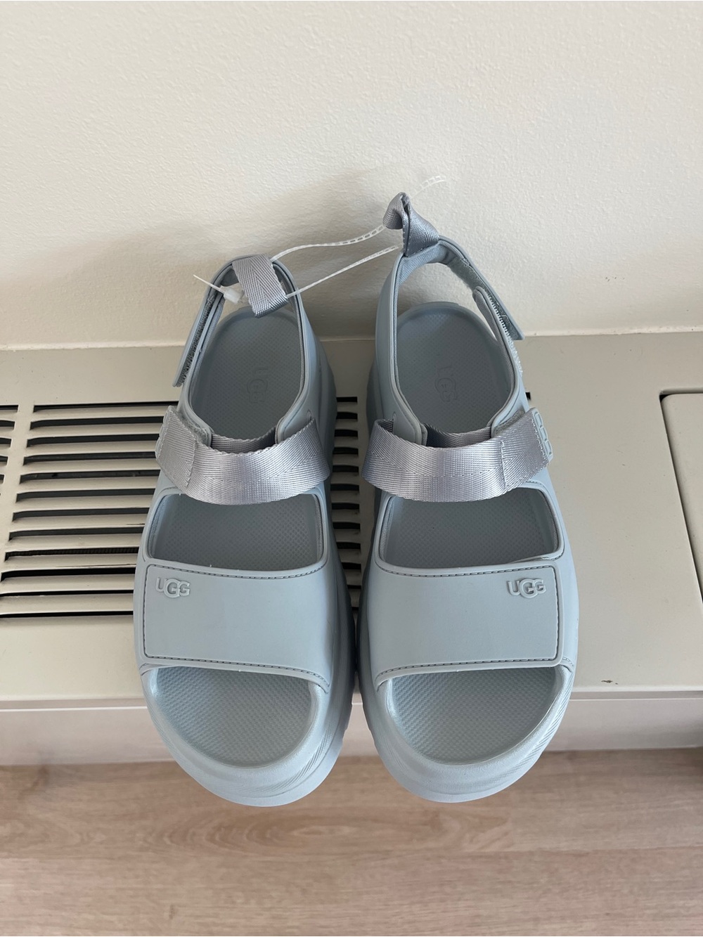 UGG GoldenGlow Sea Foam Sandals 8